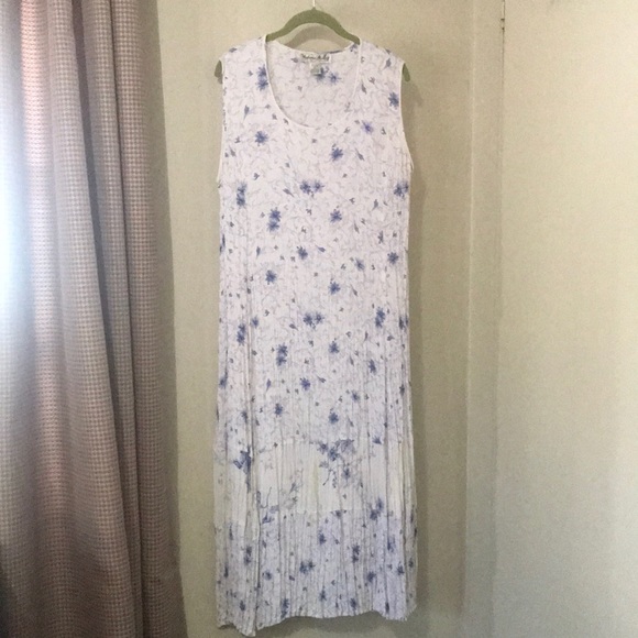 Dress - Picture 1 of 1